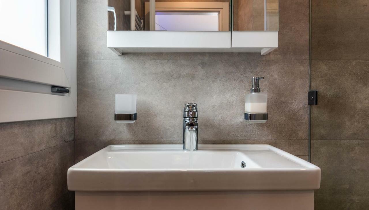 White Rock Milos Suites Adamantas  Exterior foto